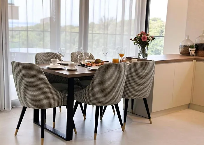 Three-bedroom Penthouse The Riviera Three -s3 Apartament *