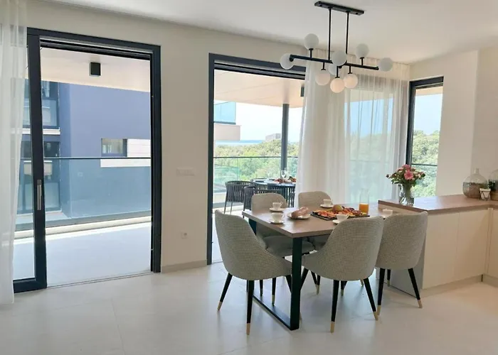 Three-bedroom Penthouse The Riviera Three -s3 Kožino