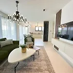 Three-bedroom Penthouse The Riviera Three -s3 アパート *