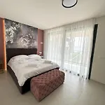 アパート Three-bedroom Penthouse The Riviera Three -s3