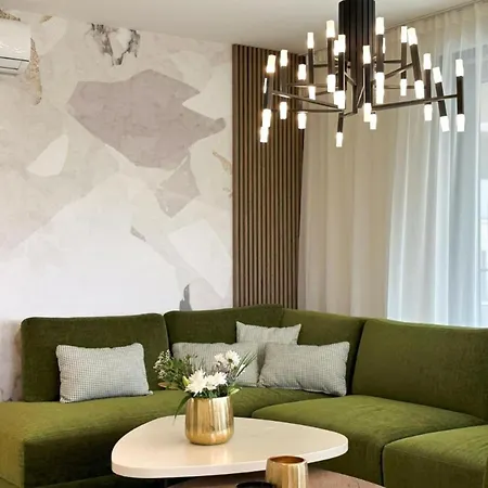 Three-bedroom Penthouse The Riviera Three -s3 *
