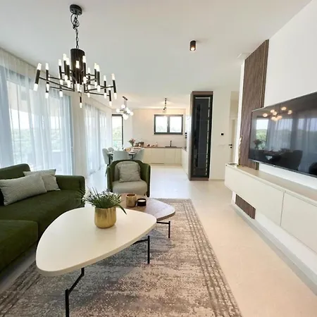 Three-bedroom Penthouse The Riviera Three -s3 Daire *