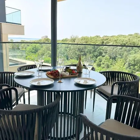 Three-bedroom Penthouse The Riviera Three -s3 *