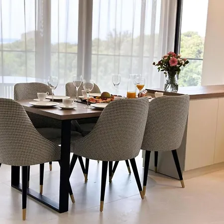 Three-bedroom Penthouse The Riviera Three -s3 شقة *
