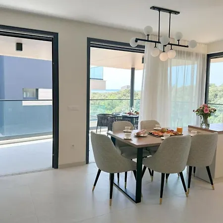 Three-bedroom Penthouse The Riviera Three -s3 Kožino
